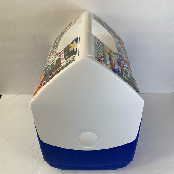 Canada Quebec City 16 Qt Igloo Playmate Elite Cooler NWT - Picture 3 of 10